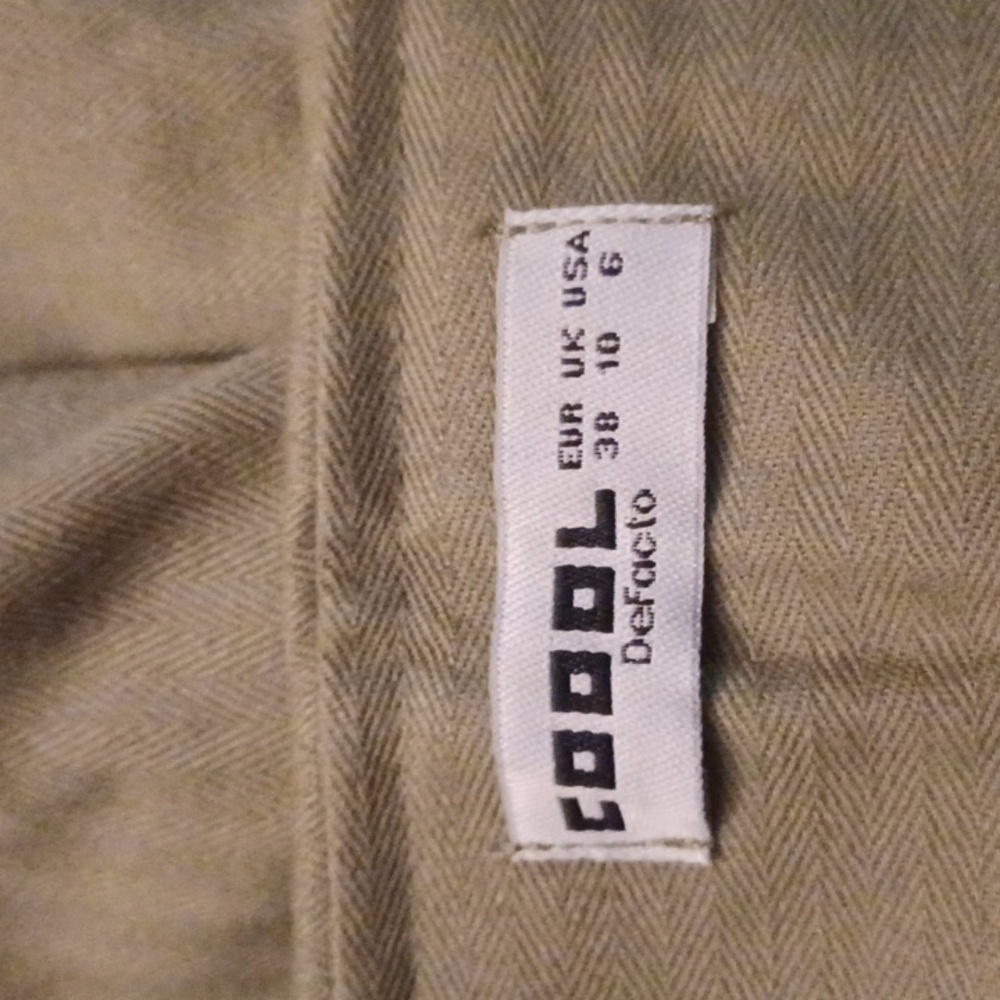 4/$80 Khaki Pleated Skort - Size US6 - Picture 5 of 8